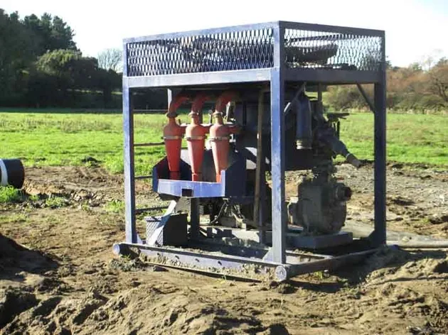 Desander and desilter hydro-cyclone unit recycling drilling fluid on site